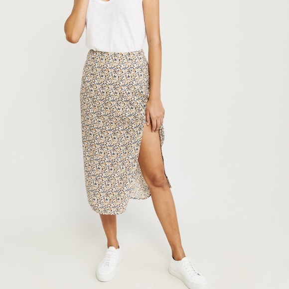 Abercrombie & Fitch Dresses & Skirts - Abercrombie & Fitch Side Slit Midi Skirt